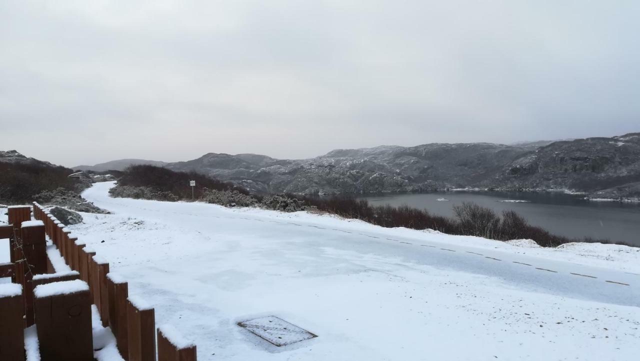 Апартаменты Achmelvich View Self Catering Лохинвер Экстерьер фото