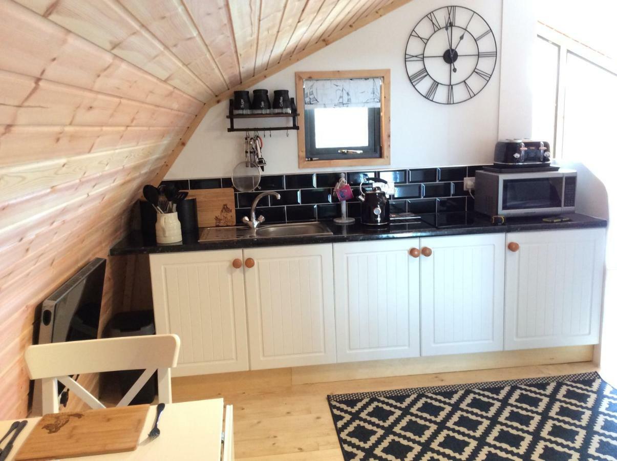 Апартаменты Achmelvich View Self Catering Лохинвер Экстерьер фото